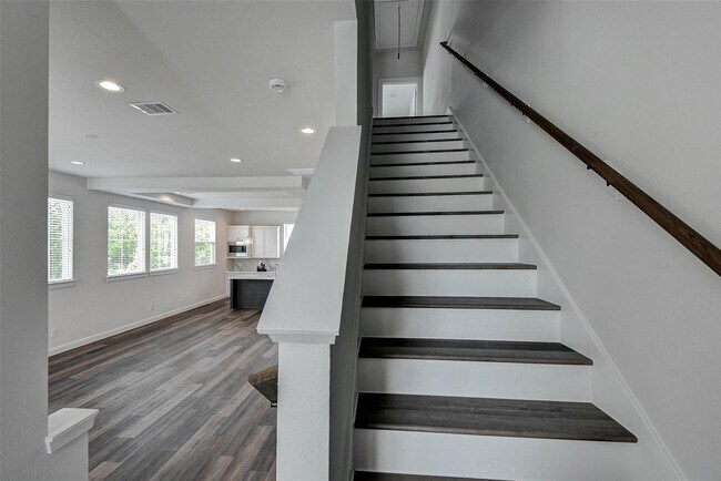 Building Photo - 2710 Grand Fountains Dr