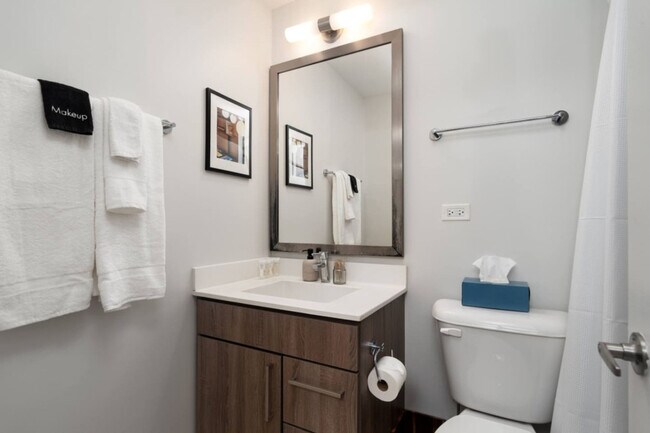 Building Photo - 901 S Ashland Ave