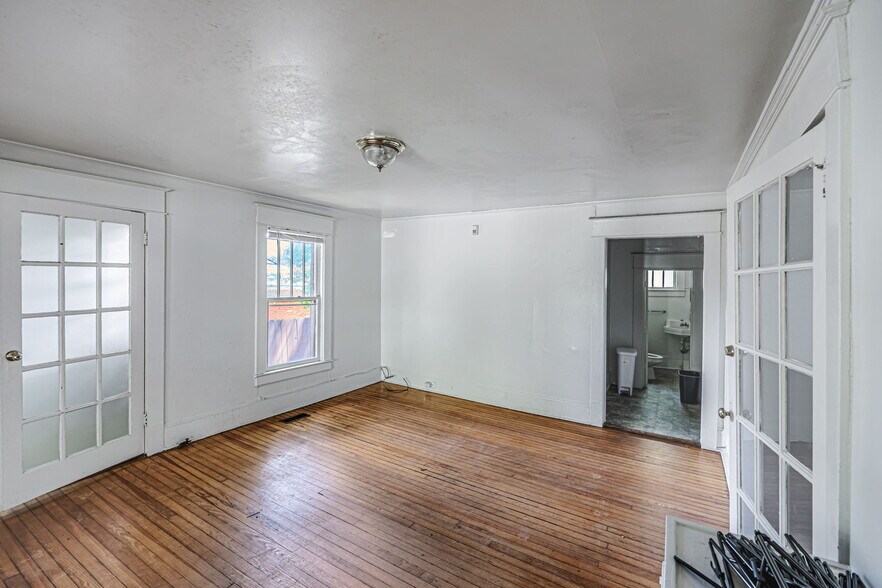 Building Photo - 1112 N Duke St