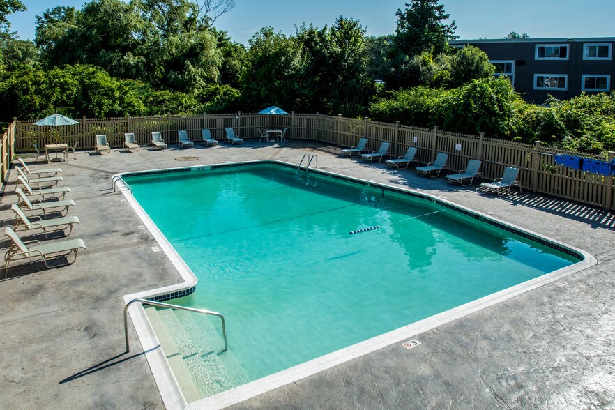 East Bay Village 969 W Main Rd Middletown RI 02842 Apartment Finder