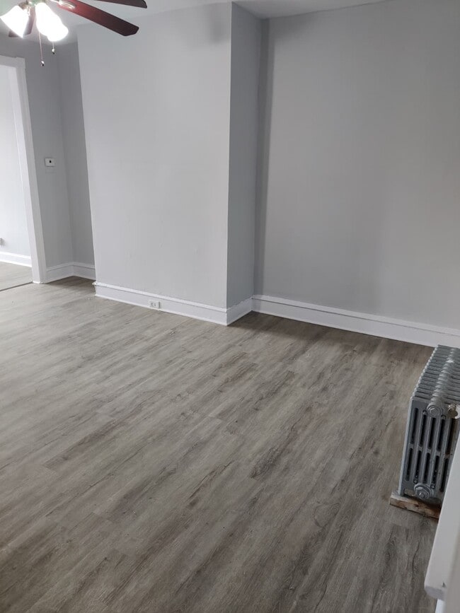 Building Photo - 532 E Mayland St