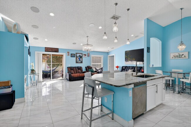 Building Photo - 1121 SW Ivanhoe St