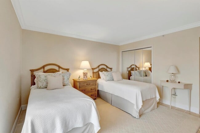 Building Photo - 400 Beach Rd