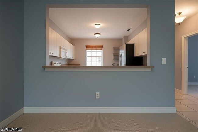 Building Photo - 700 Luisa Ln