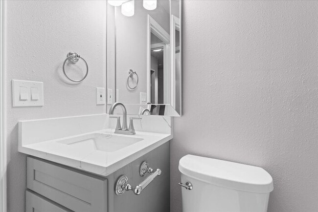 Building Photo - OPEN HOUSE FRIDAY 3/6/26 - Newly Renovated 3BD/2BA Duplex w/ Garage & Fireplace - Beaverton Highl...