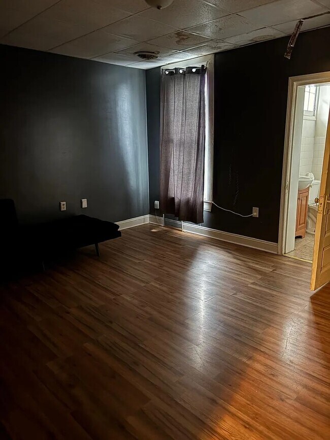 Building Photo - 212 W Martin St