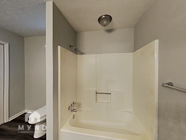 Building Photo - 5657 Riding Woods Dr SW