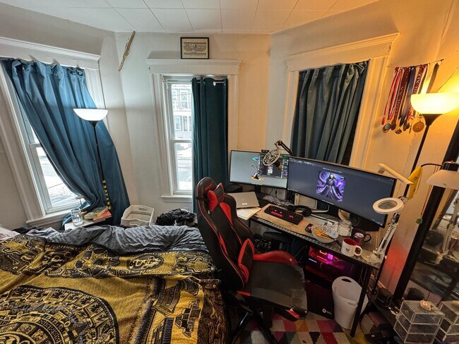 Building Photo - 9-11 Burnham St