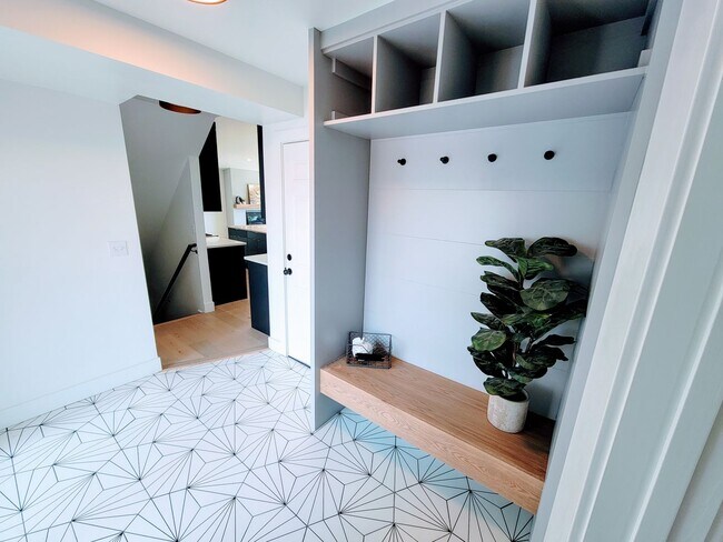 Building Photo - ABSOLUTELY UNBELIEVABLE NEW HIGH END CUSTO...