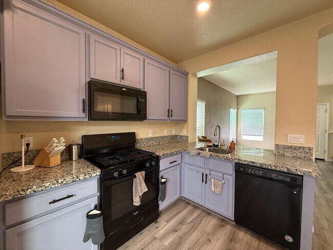 Building Photo - Beautiful 2-Story, 3 Bedroom, 2½ Bathroom ...