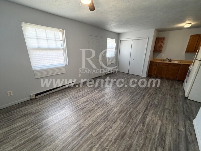 Building Photo - 125-B3 Scott-N