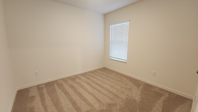 Building Photo - new 3/2 home