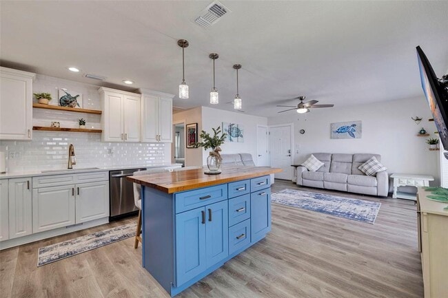Building Photo - 5266 Beach Dr SE
