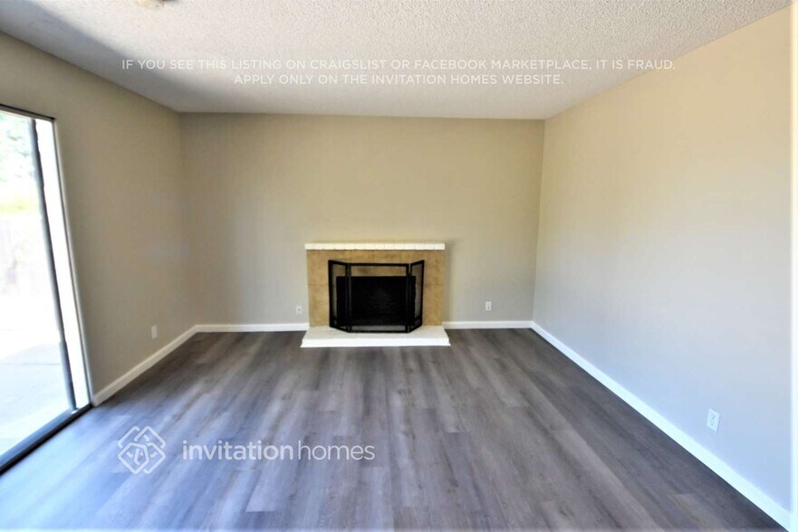 Building Photo - 525 Falcon Dr
