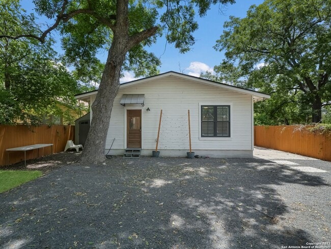 Building Photo - Adorable home 2/2 In Mancke Park