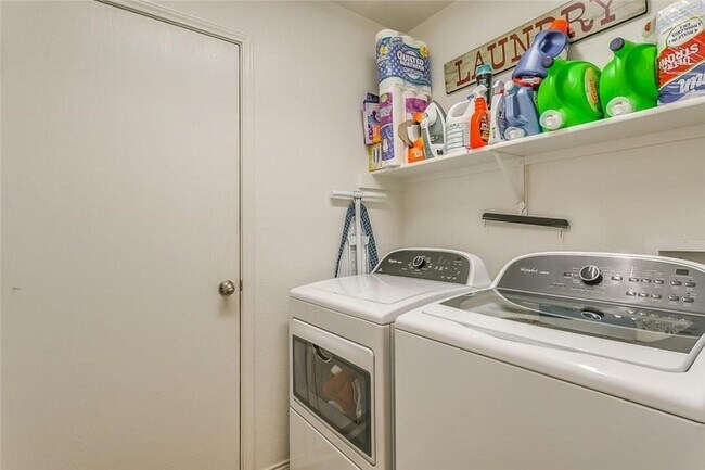 Building Photo - 8832 Elk Creek Ln