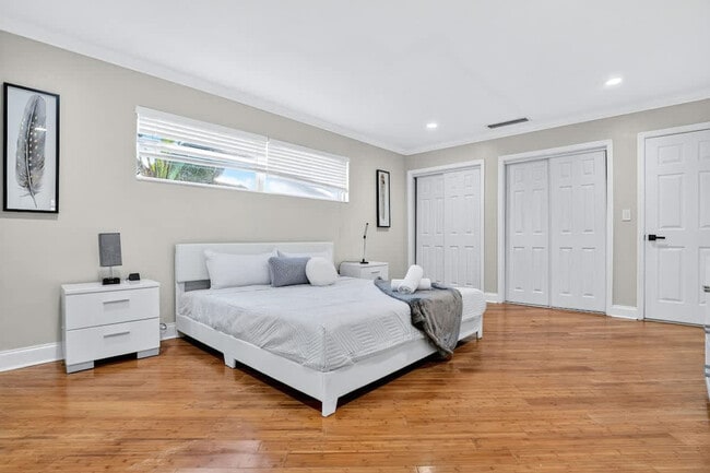 Building Photo - 2423 NE 202nd St