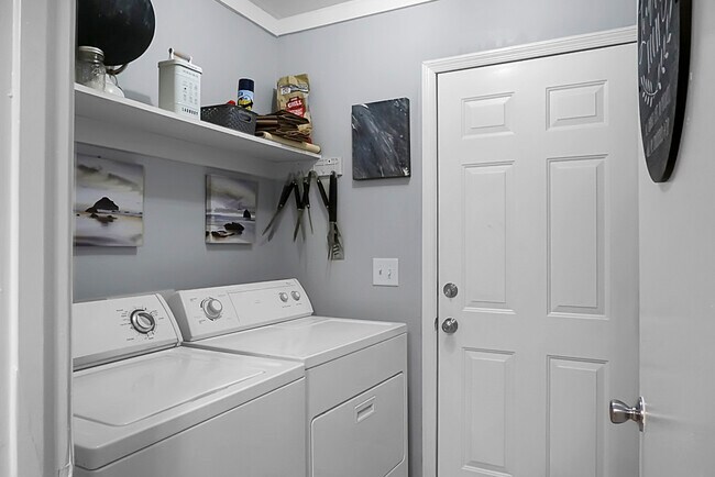 Building Photo - 2483 Realm St