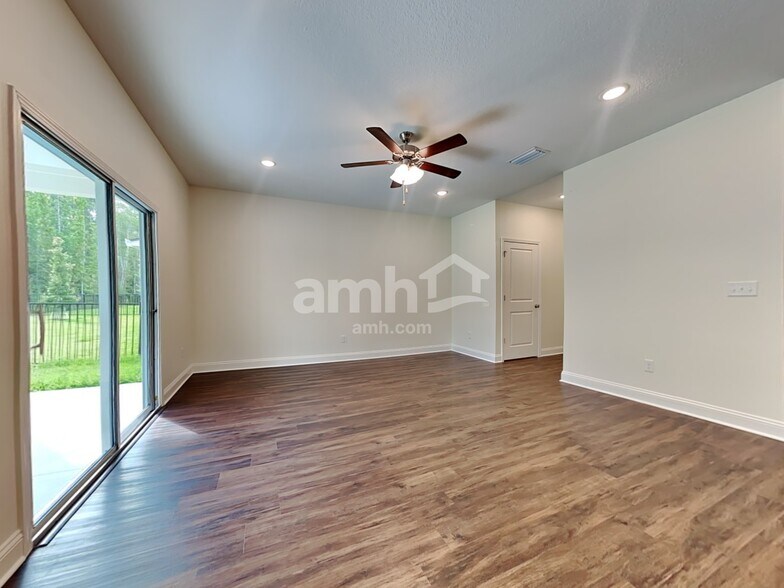 Building Photo - 371 Banyan Frst Dr