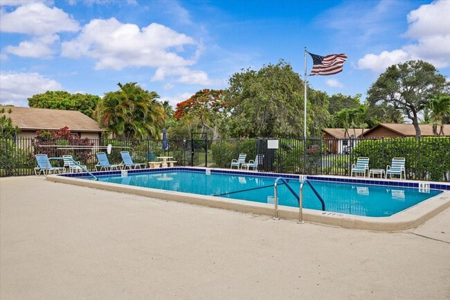 Building Photo - 503 SE 5th Cir