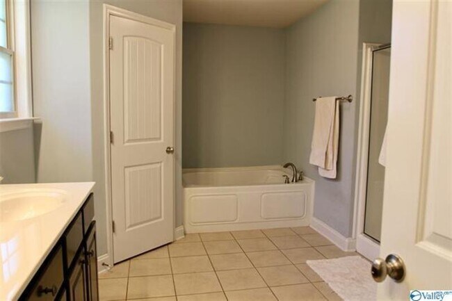 Building Photo - 123 Autumn Haven Ln