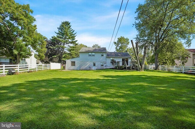 Building Photo - 2176 Meadowview Dr