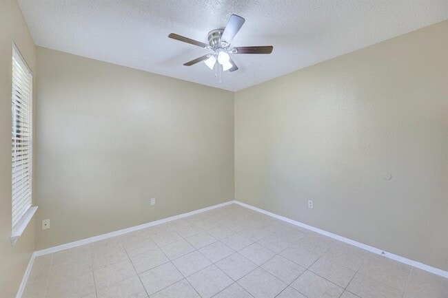Building Photo - 12302 Dellrey Dr
