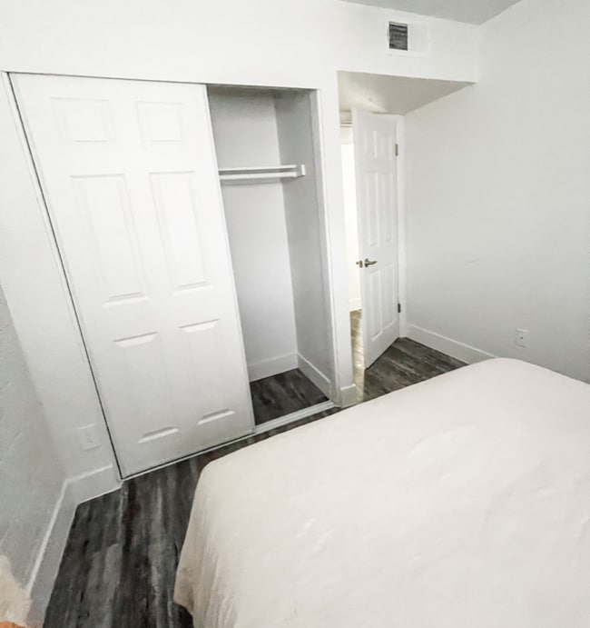 Building Photo - 1855 E Don Carlos