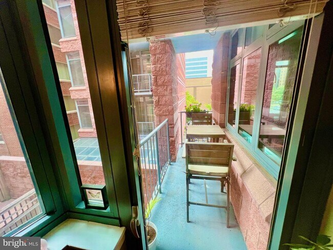 Building Photo - 1117 10th St NW