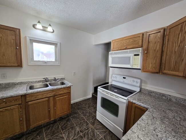 Building Photo - 330 Cottage St