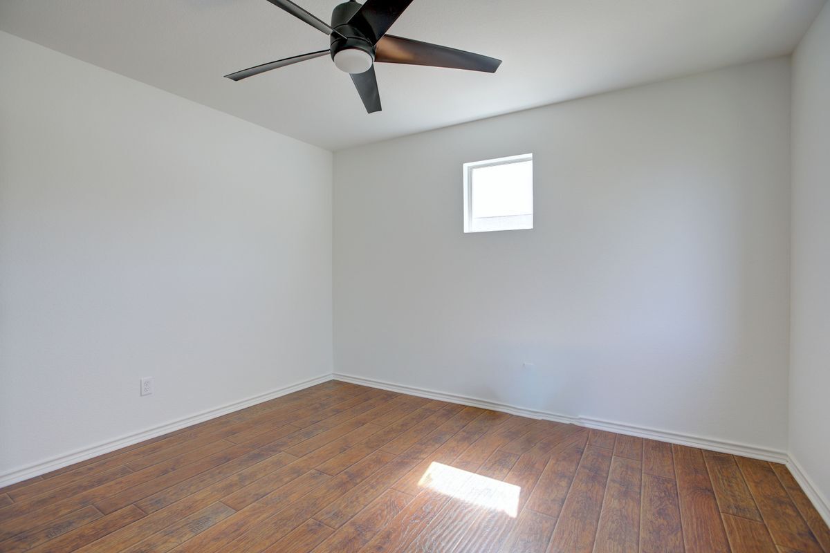 Building Photo - 450 Shady Bluff Dr