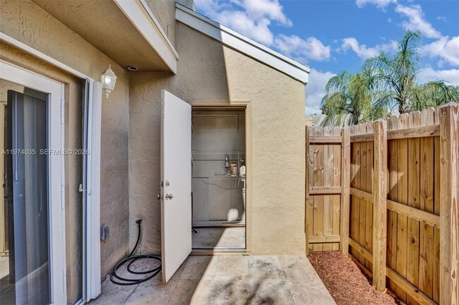 Building Photo - 2901 Dorchester Ln