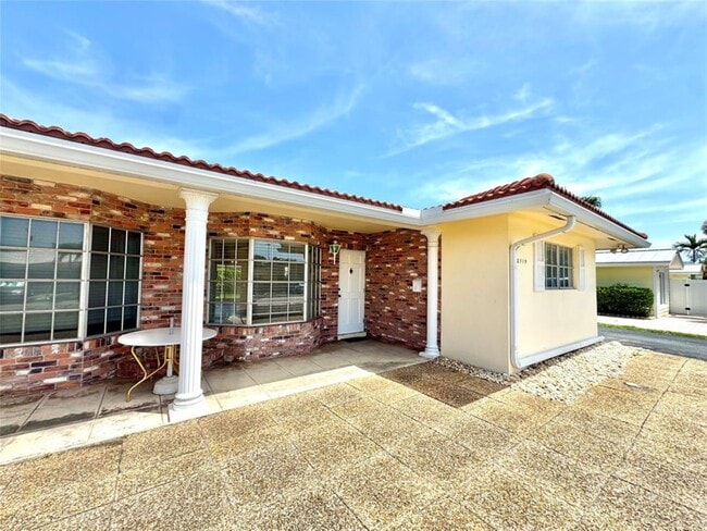 Building Photo - 2719 NE 32nd St