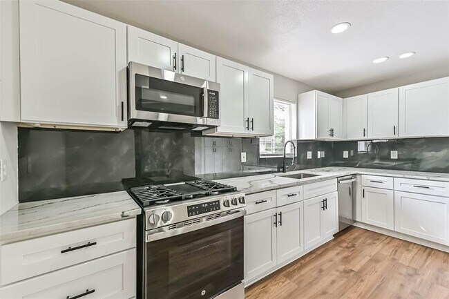 Building Photo - 18330 Cape Bahamas Ln