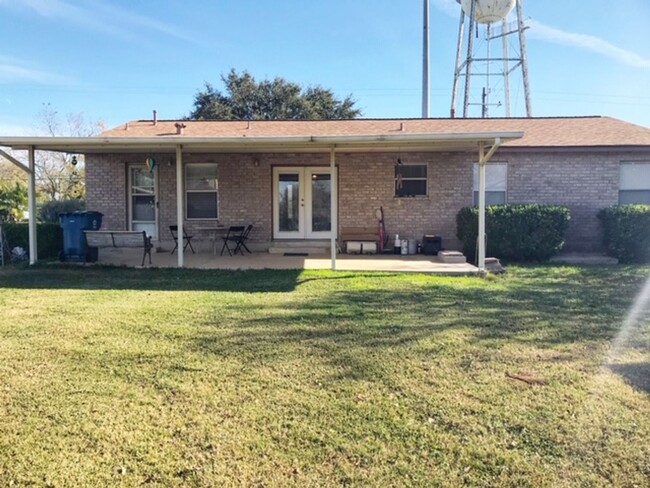 Building Photo - Ranch Style Home