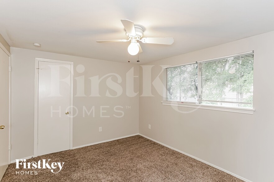 Building Photo - 3923 Treeline Dr