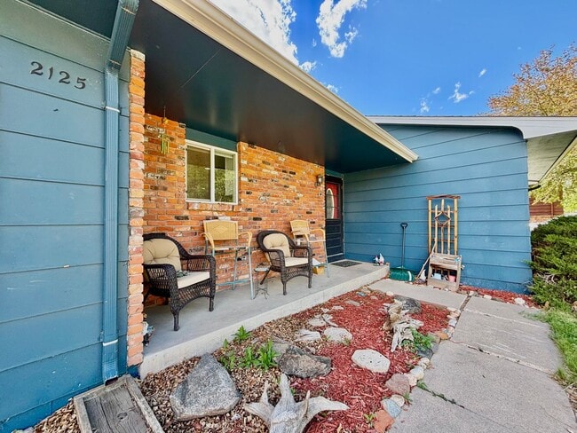 Building Photo - 3 bed, 2.5 Bath House in Central-West Fort Collins! Available July 10th!