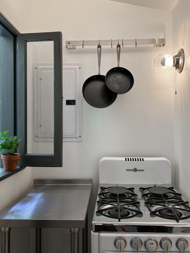 Building Photo - 234 Columbia Pl