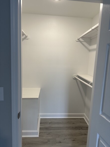 Building Photo - 735 Tussey St