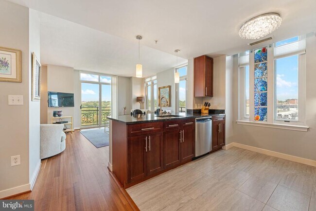 Building Photo - 155 Potomac Passage