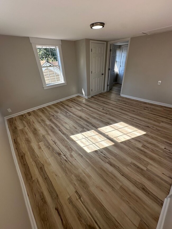 Building Photo - CHARMING, 1 BEDROOM UPPER LEVEL DUPLEX AVA...