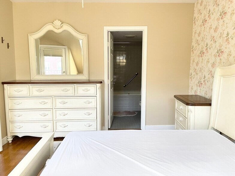 Building Photo - 23 Bay State Rd