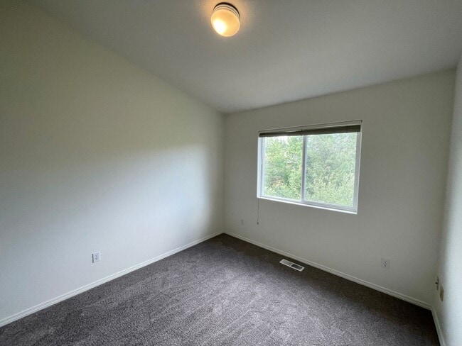 Building Photo - Fantastic Bethany Home with Attached Garag...