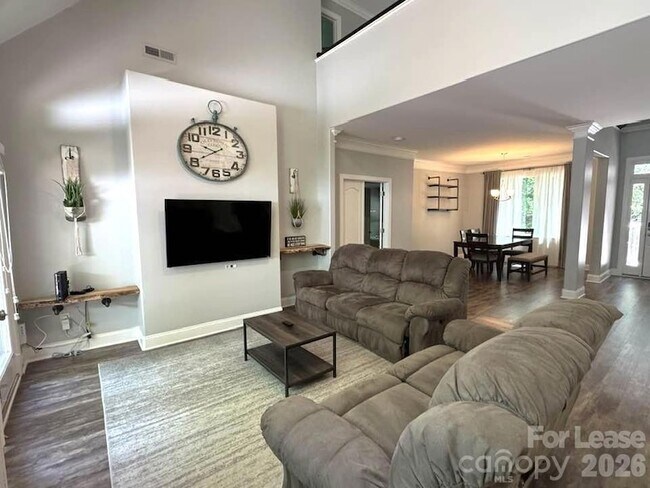 Building Photo - 6629 Tuskan Dr