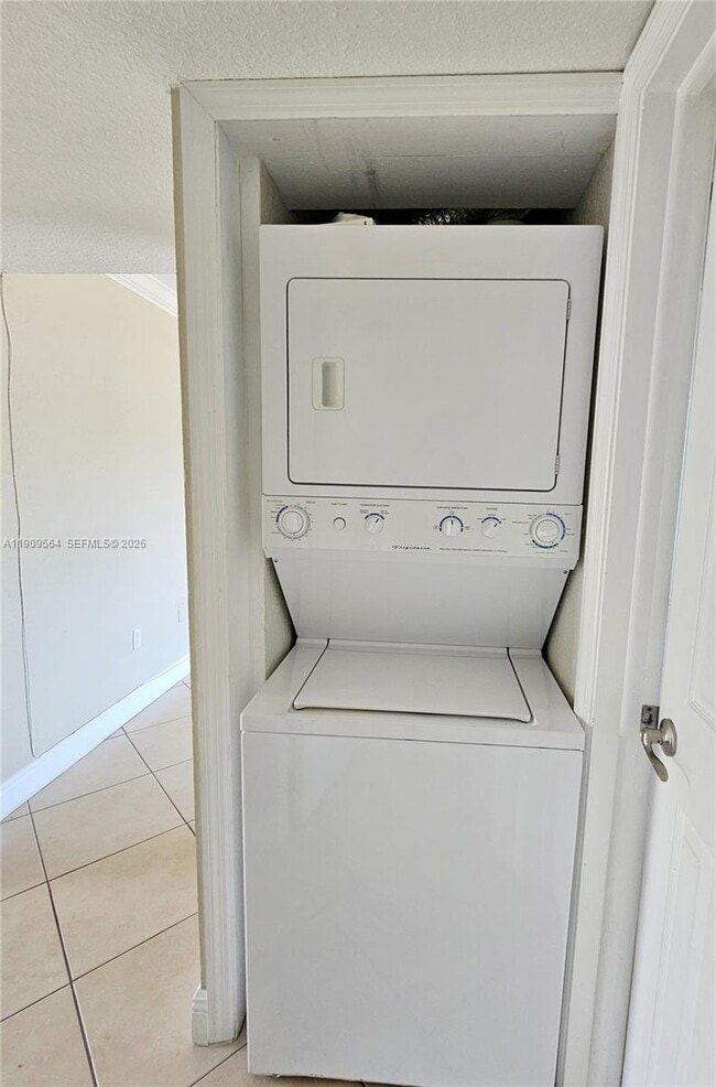 Building Photo - 8601 SW 94th St