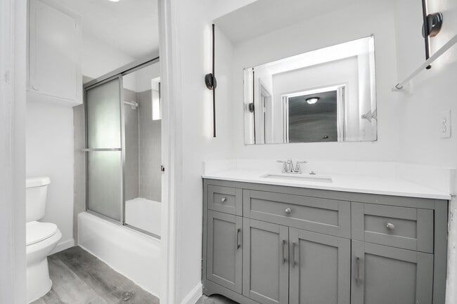 Building Photo - 8011 La Roche Ln