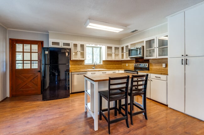 Building Photo - Hallmark