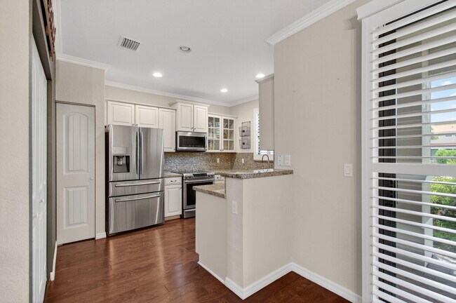 Building Photo - 130 Astor Cir
