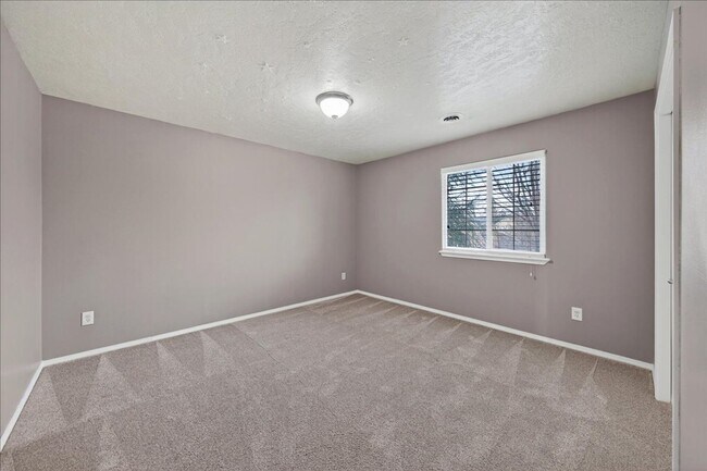 Building Photo - Beautiful NW Meridian Home with Privacy and Community Amenities