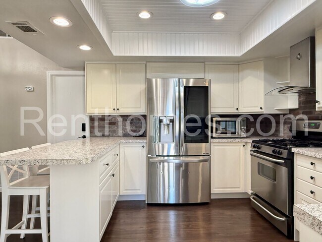 Building Photo - 9911 Ivy St